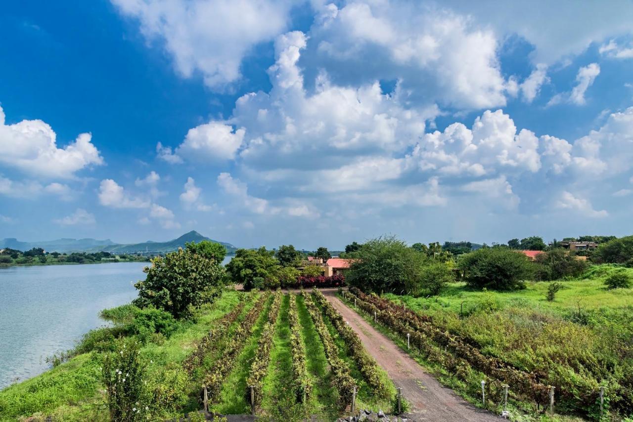 Saffronstays Rose Vineyard By The Lake, Nashik Bagian luar foto