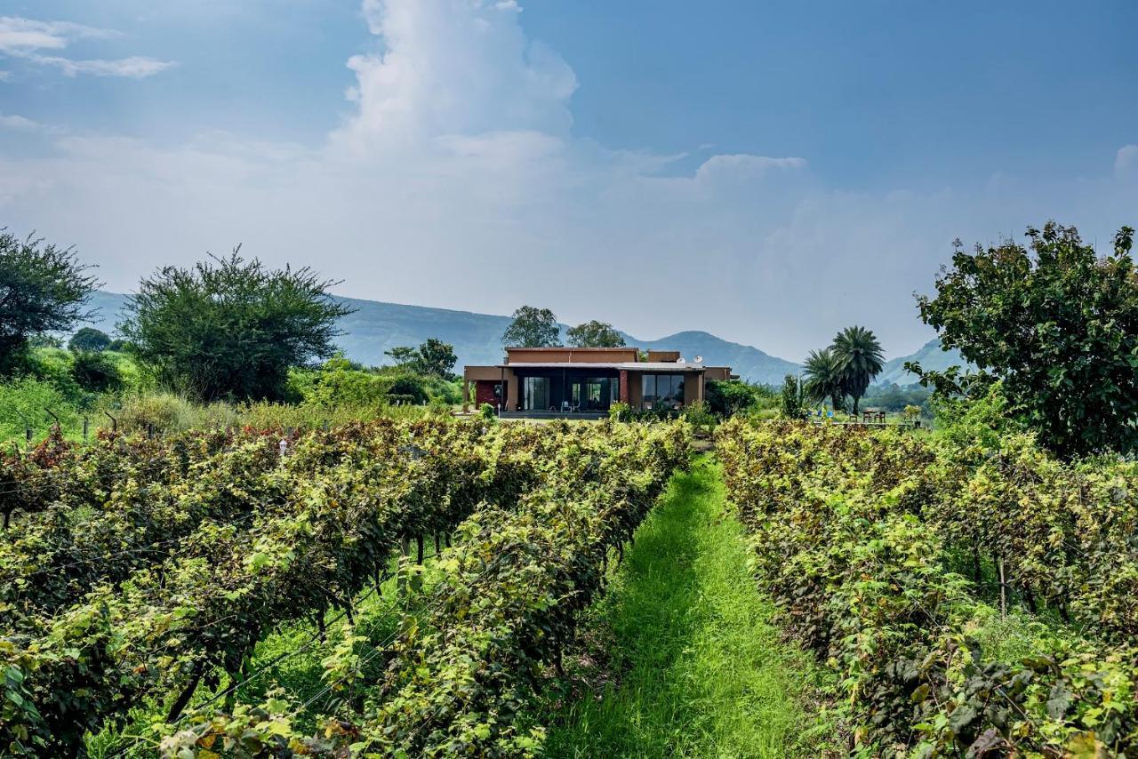 Saffronstays Rose Vineyard By The Lake, Nashik Bagian luar foto