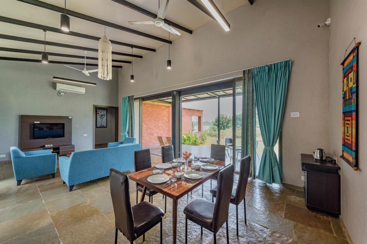 Saffronstays Rose Vineyard By The Lake, Nashik Bagian luar foto