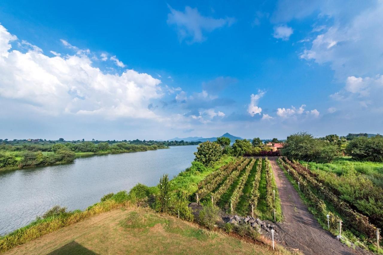 Saffronstays Rose Vineyard By The Lake, Nashik Bagian luar foto
