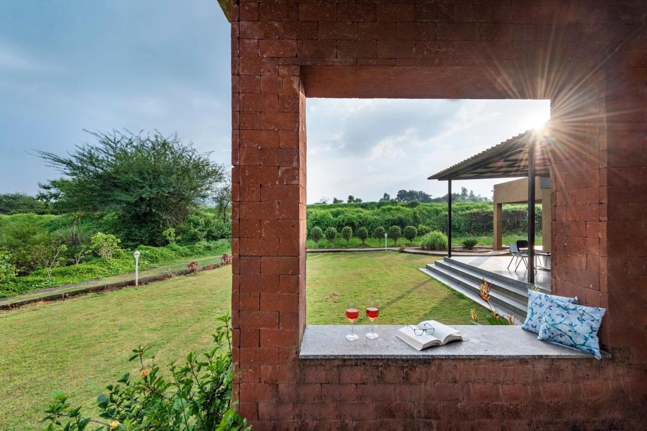 Saffronstays Rose Vineyard By The Lake, Nashik Bagian luar foto